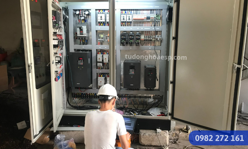 Sơ đồ cấu tạo tủ điện lò dầu tải nhiệt gồm PLC HMI burner bơm và cảm biến